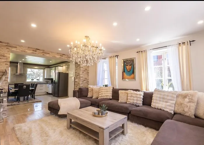 Family Villa With Large Garden Close To The City Center